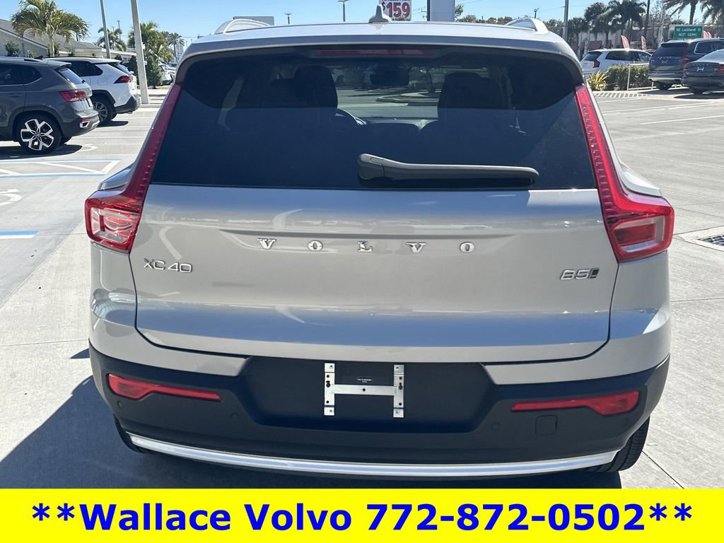 Used 2025 Volvo XC40 B5 Core image 7