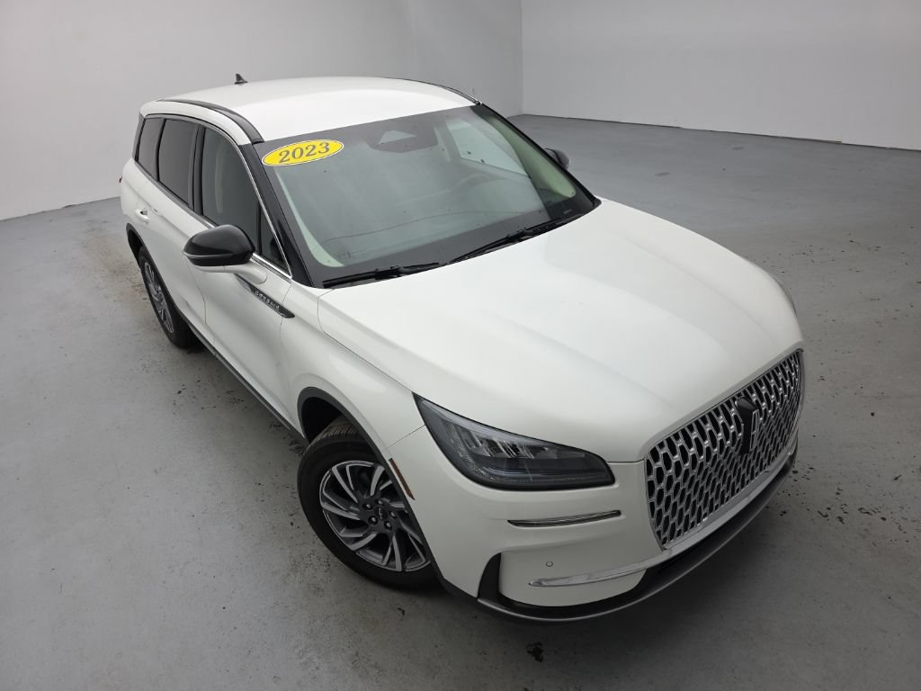 Used 2023 Lincoln Corsair AWD w/ Equipment Group 101A image 2