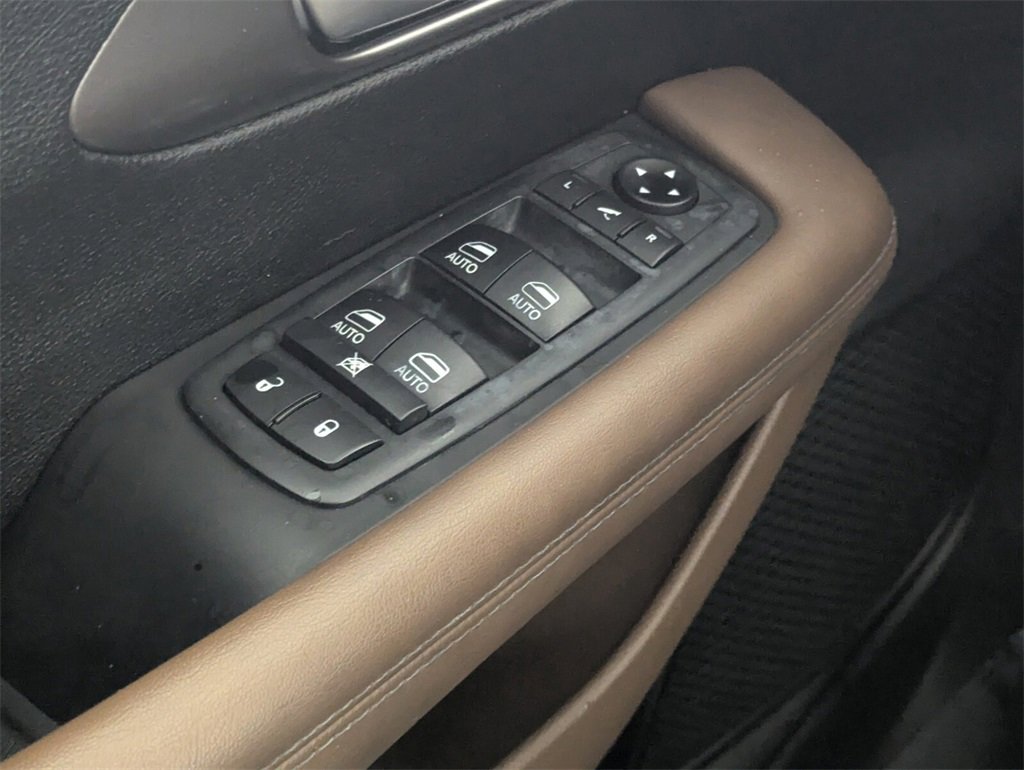 Used 2018 Chrysler Pacifica Limited w/ Advanced Safetytec Group image 16