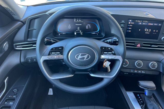 New 2026 Hyundai Elantra SE FWD image 13