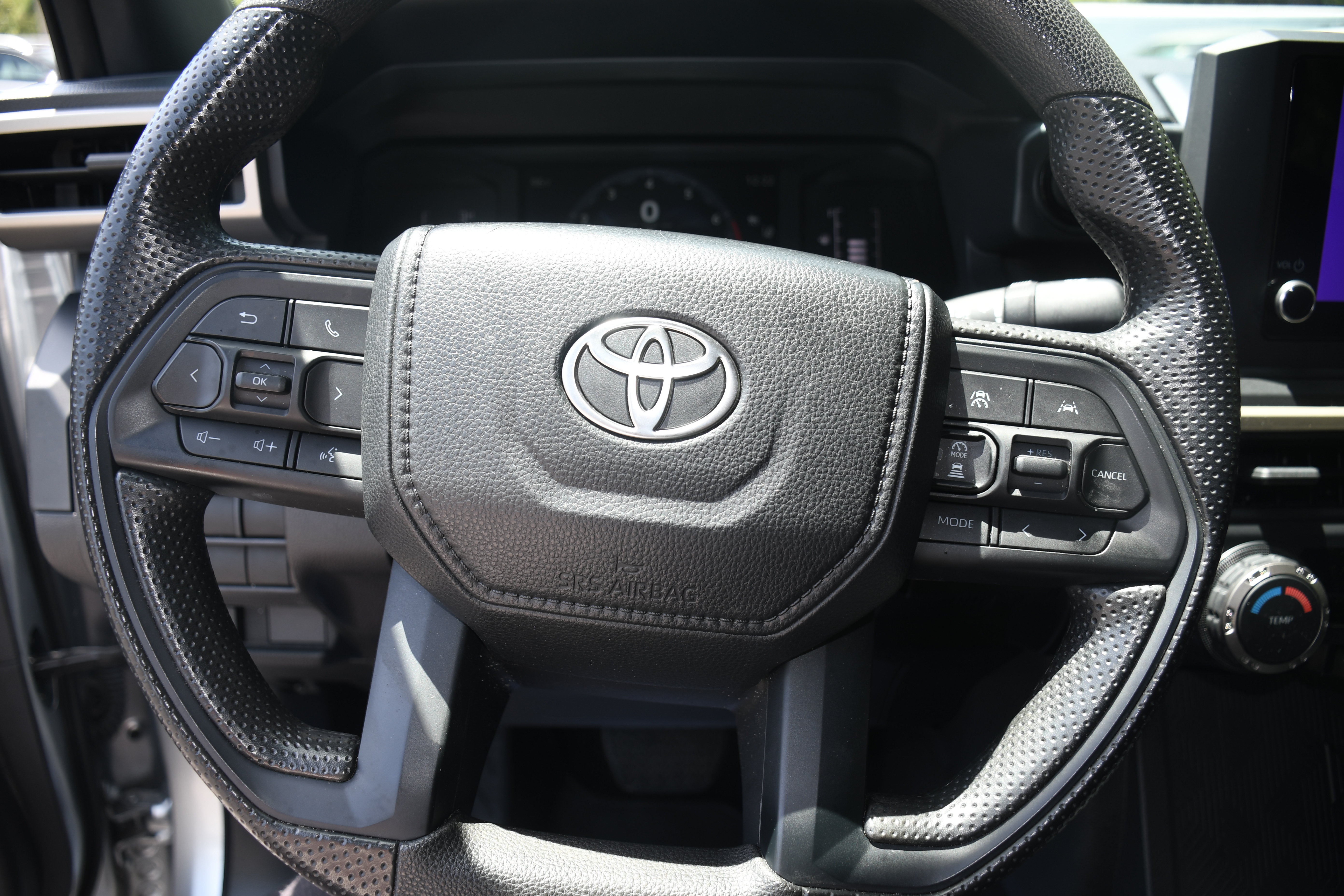 Used 2025 Toyota Tacoma SR AWD/4WD image 12