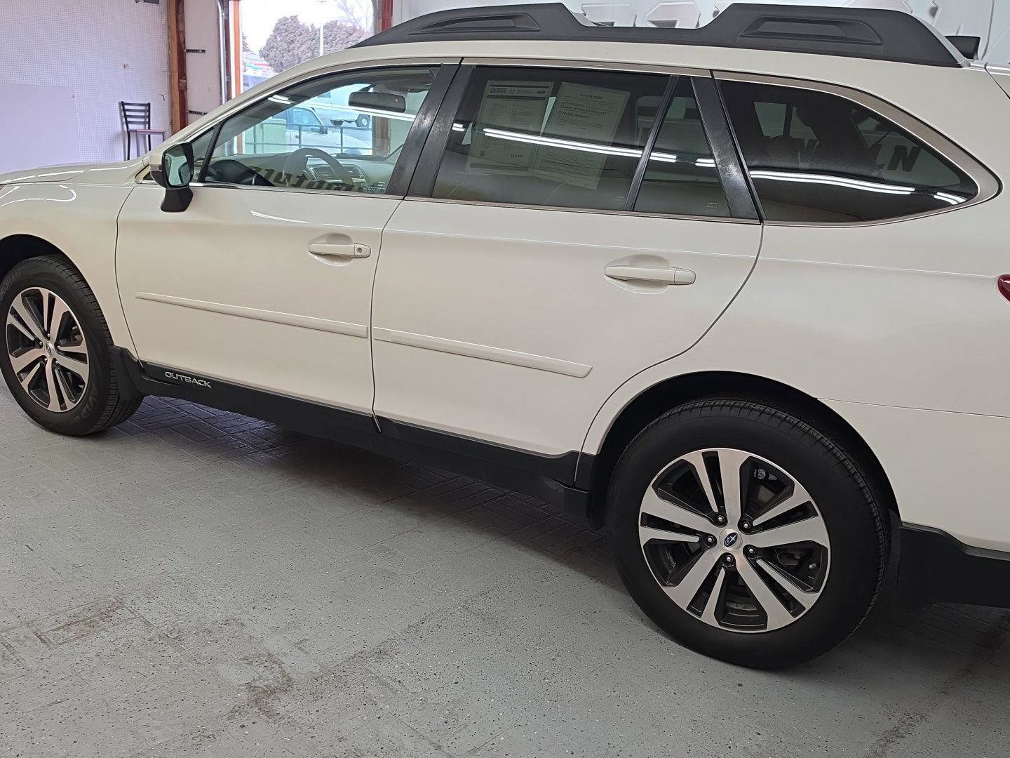 Used 2018 Subaru Outback 3.6R Limited w/ Popular Package #2 image 3