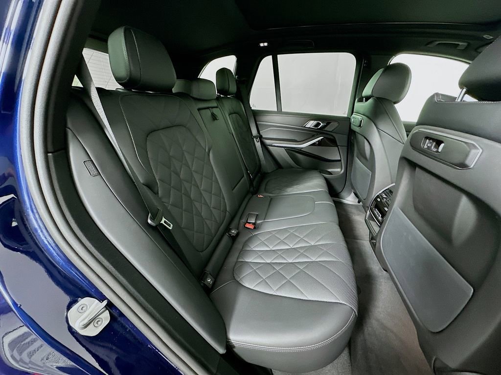 Used 2025 BMW X5 xDrive50e image 28
