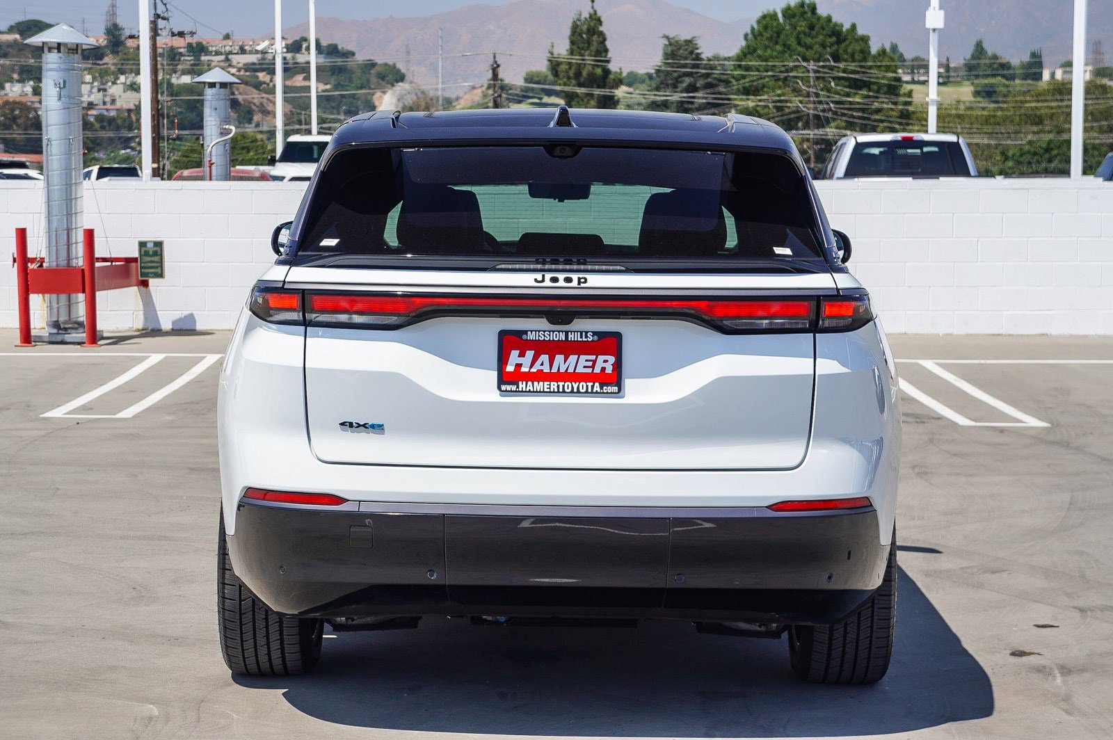 Used 2024 Jeep Wagoneer Launch Edition image 3