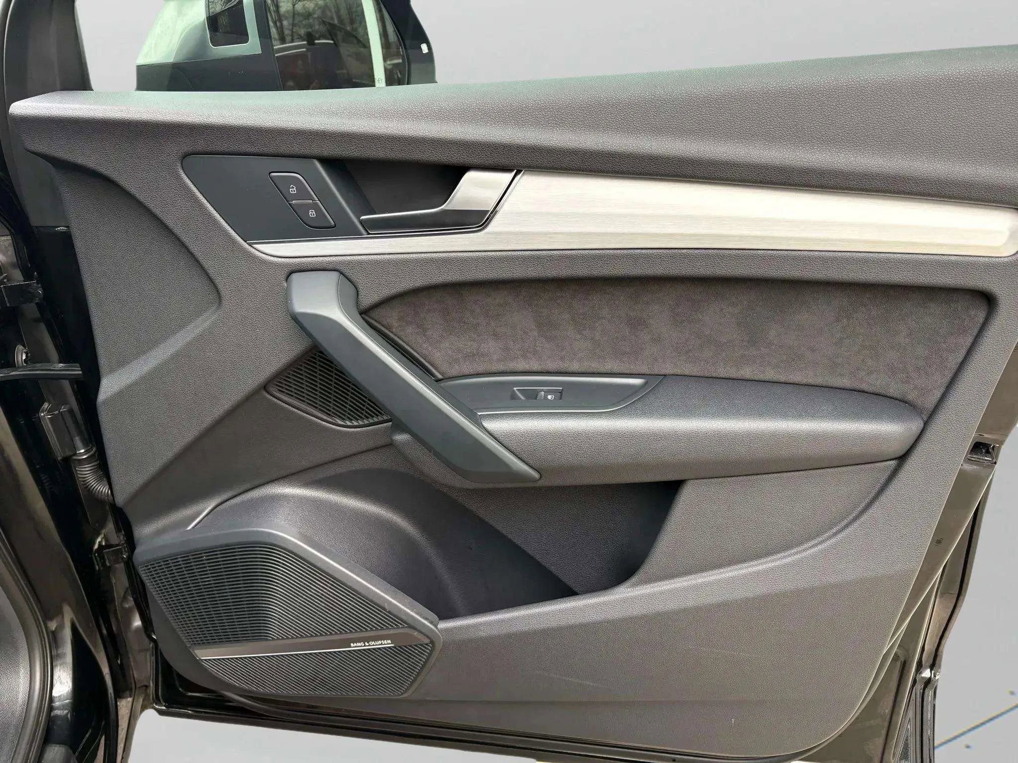 Used 2018 Audi SQ5 Premium Plus w/ Navigation Package image 11