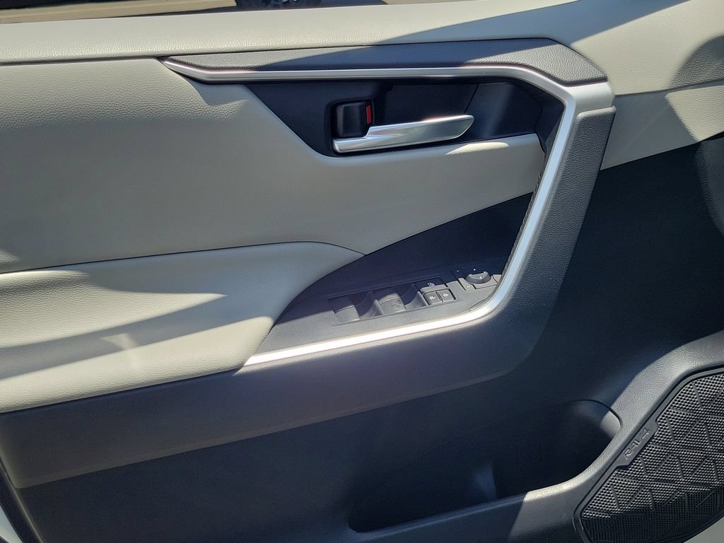 Used 2019 Toyota RAV4 XLE AWD/4WD image 20
