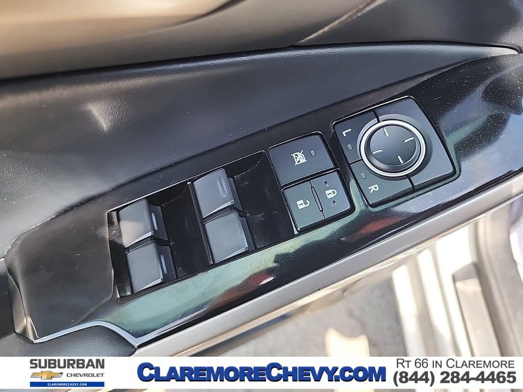 Used 2017 Lexus IS 200t RWD image 10