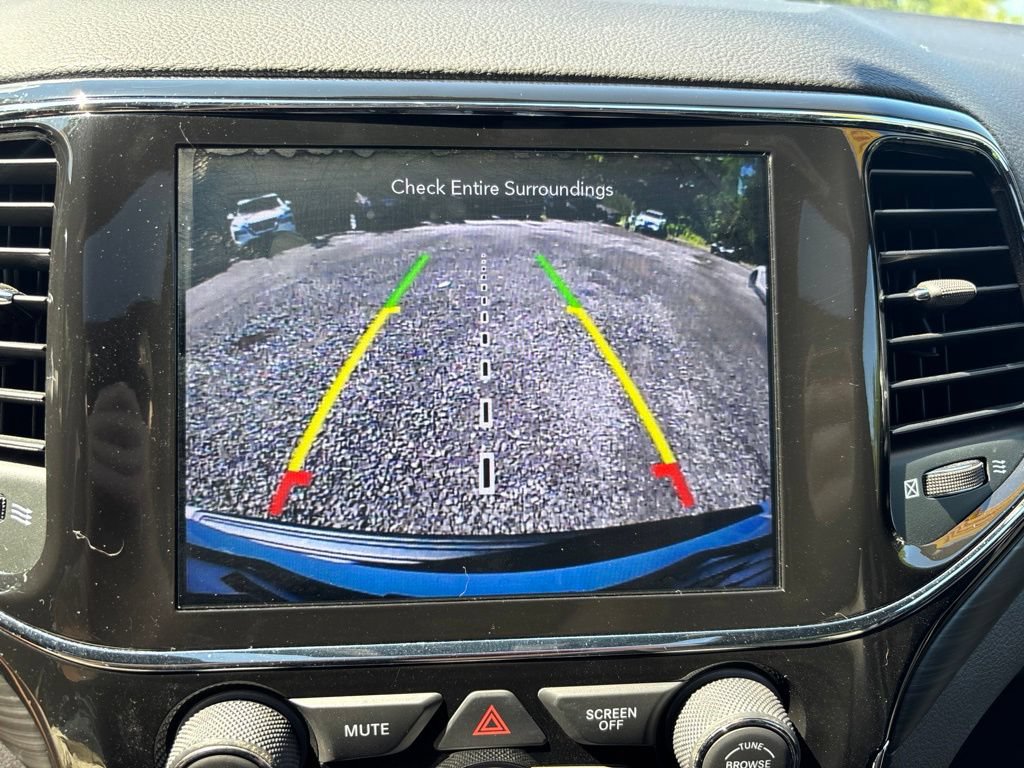 Used 2021 Jeep Grand Cherokee Laredo X AWD/4WD image 32