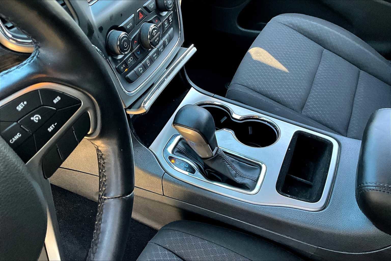 Used 2021 Jeep Grand Cherokee Laredo image 14