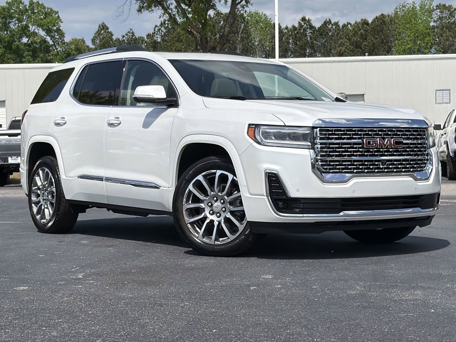 Used 2023 GMC Acadia Denali w/ Denali Technology Package image 2