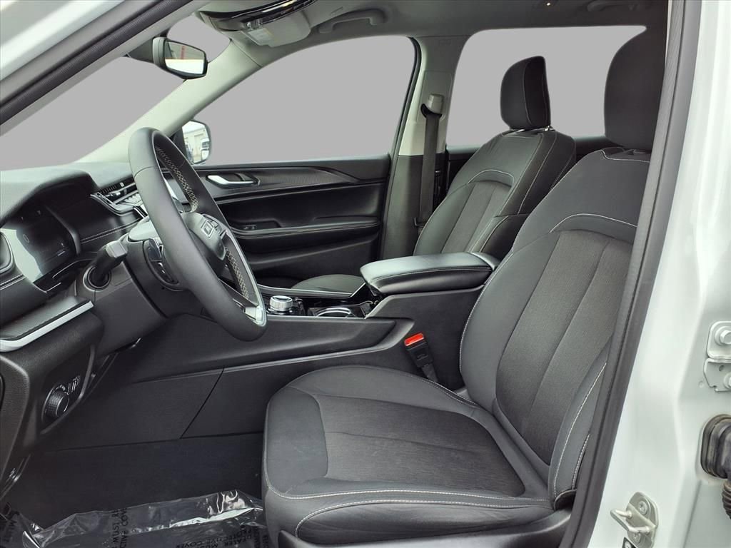 Used 2023 Jeep Grand Cherokee L Laredo image 21