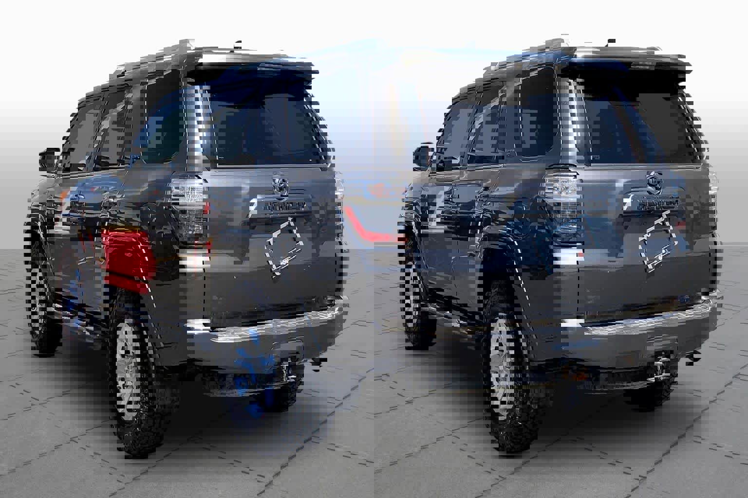 Used 2015 Toyota 4Runner SR5 AWD/4WD image 11