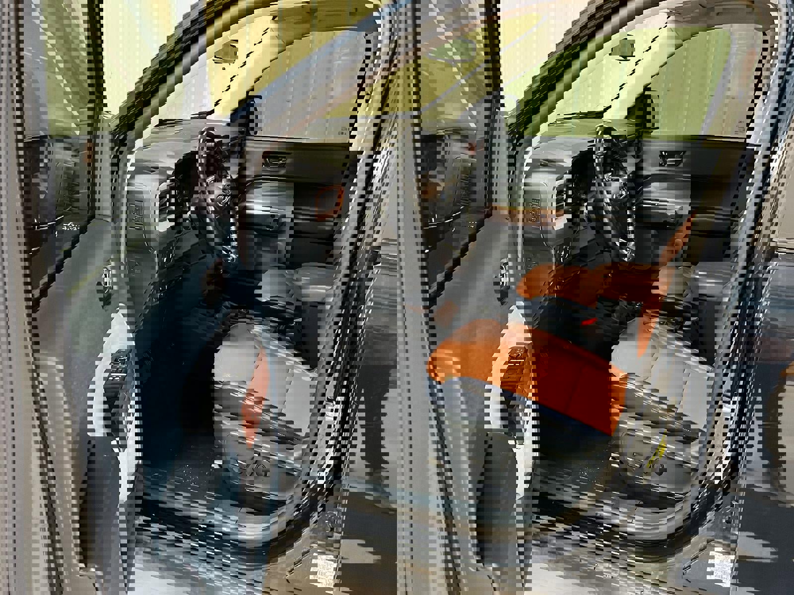 Used 2022 Ford Maverick Lariat w/ Lariat Luxury Package image 9