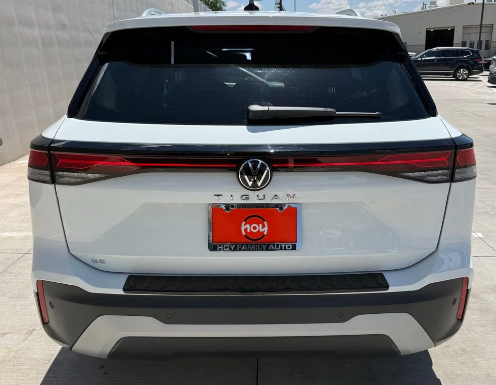 Certified 2025 Volkswagen Tiguan SE FWD image 7