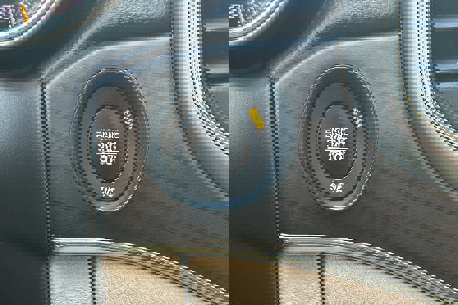 Used 2017 Jeep Grand Cherokee Overland w/ Jeep Active Safety Group image 22