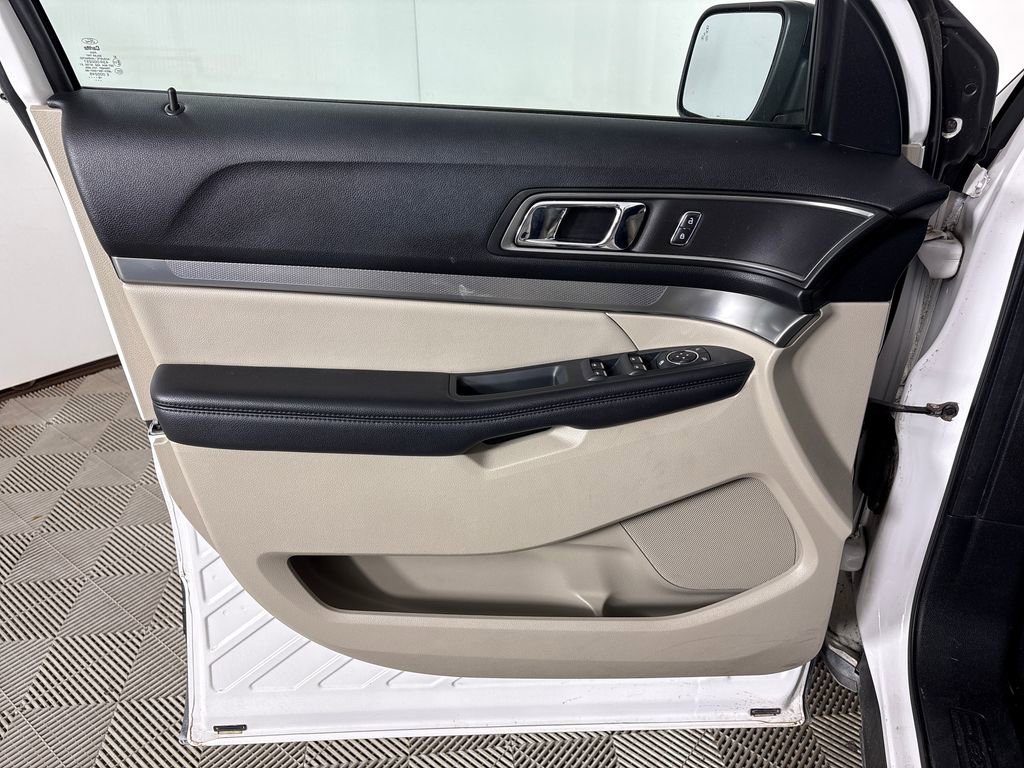 Certified 2019 Ford Explorer XLT w/ Equipment Group 202A image 23