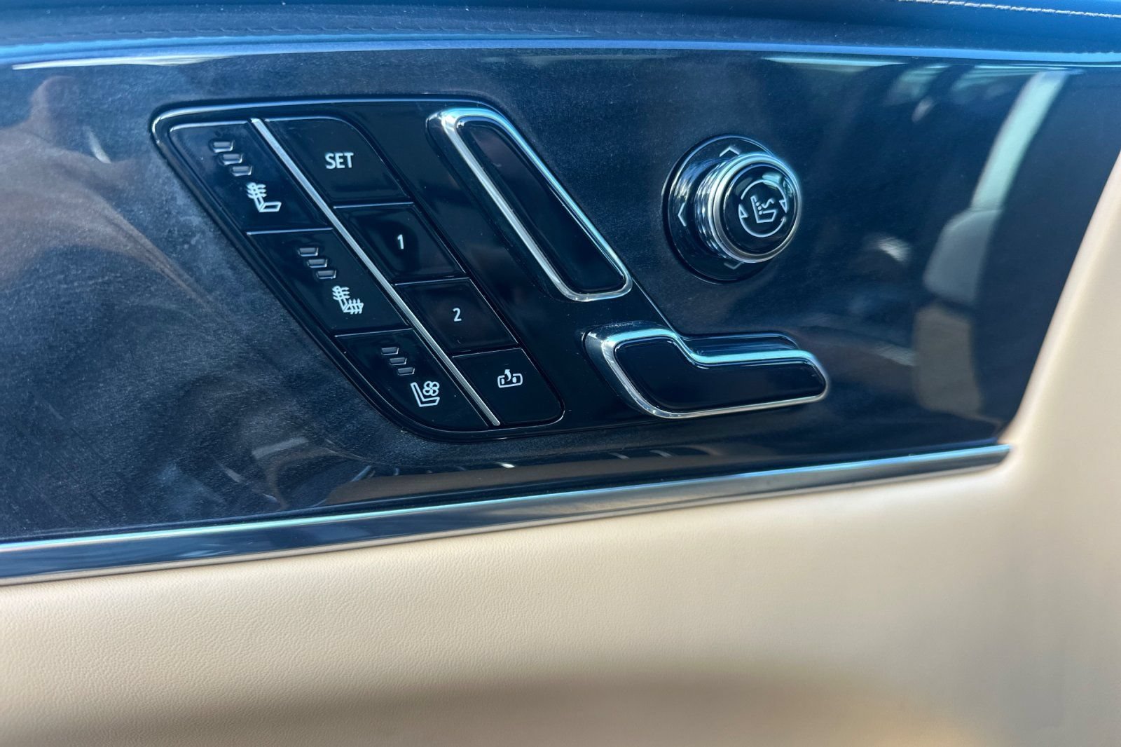Certified 2026 Cadillac Escalade IQ Luxury 2 w/ LPO, Etrunk Organizer Package AWD/4WD image 13
