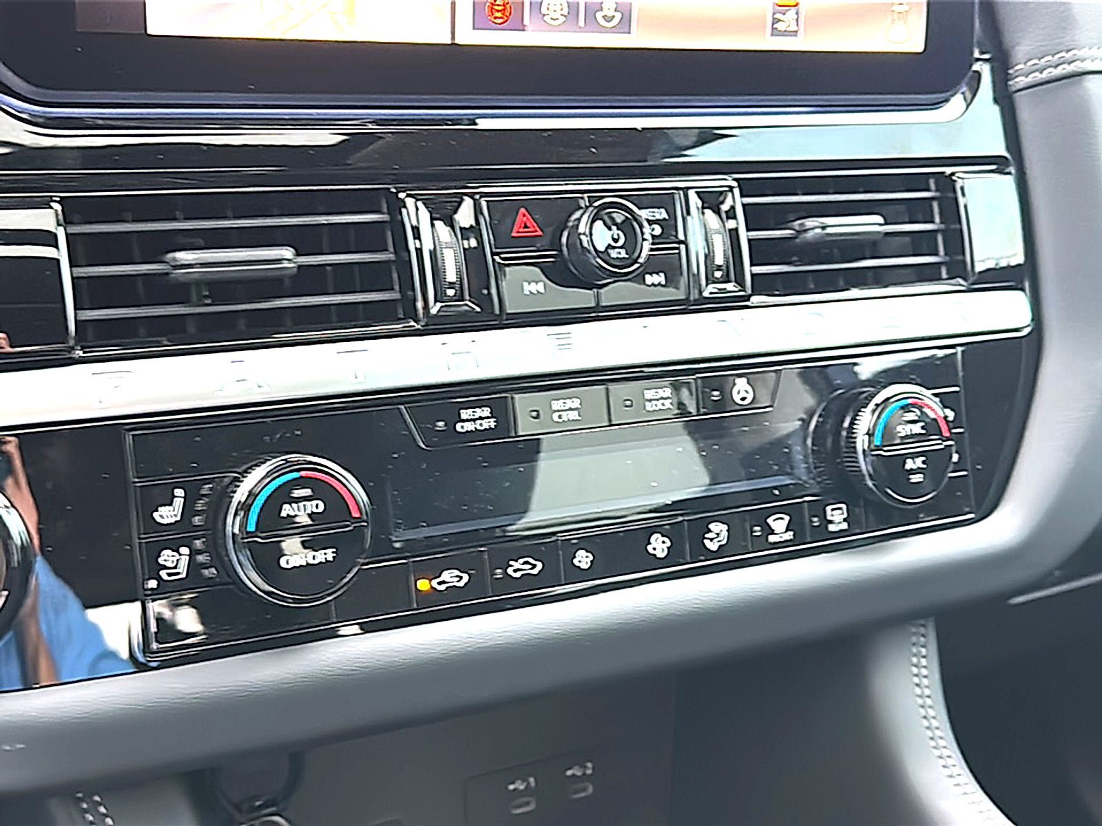 New 2026 Nissan Pathfinder Platinum AWD/4WD image 25