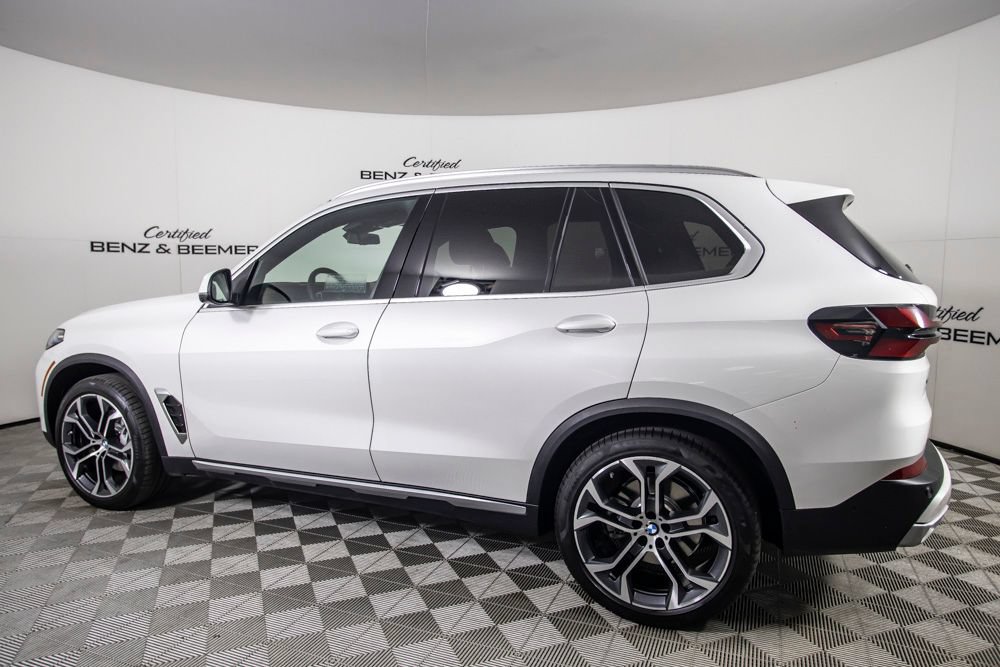 Used 2026 BMW X5 sDrive40i w/ Premium Package RWD image 11