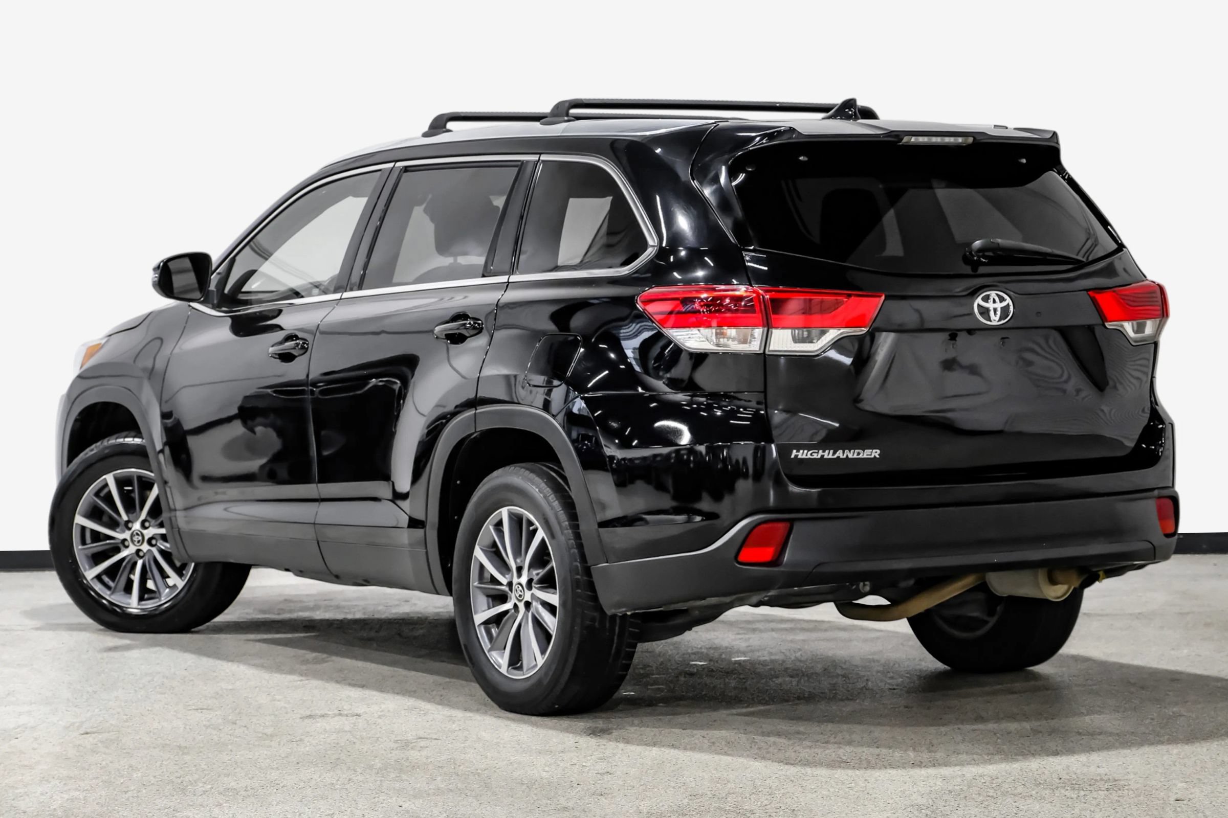 Used 2019 Toyota Highlander XLE FWD image 8