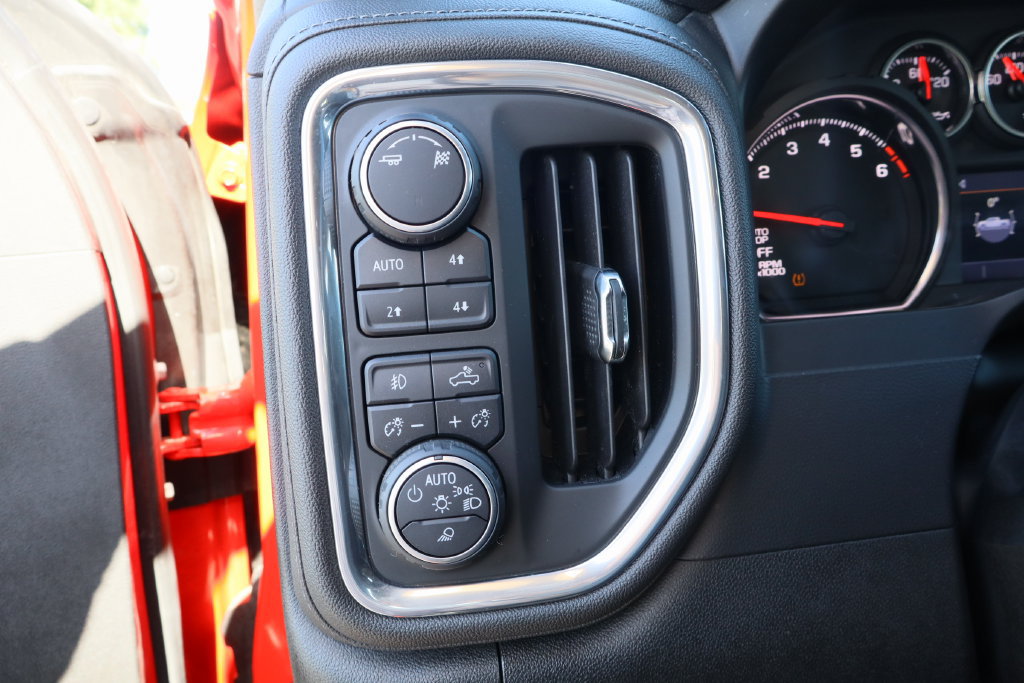 Used 2019 Chevrolet Silverado 1500 LT Trail Boss AWD/4WD image 12