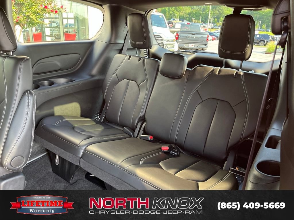 New 2026 Chrysler Voyager LX FWD image 17