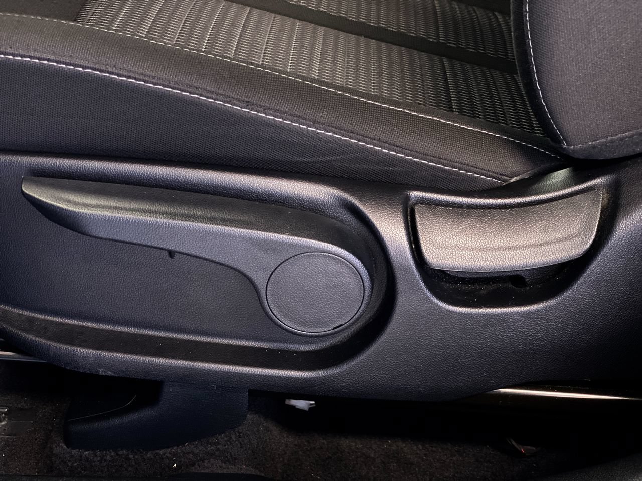 Certified 2025 Kia Sorento LX FWD image 17