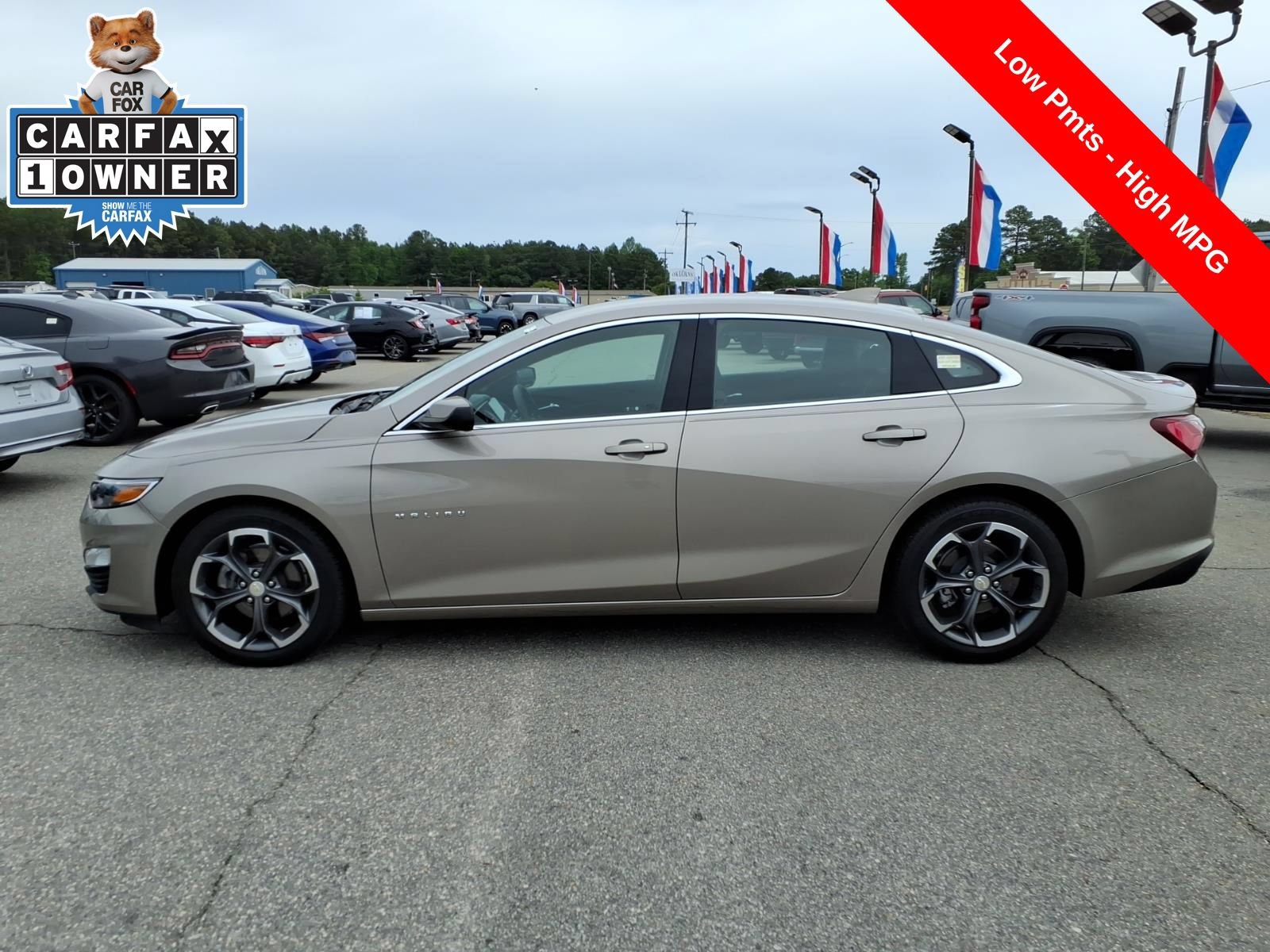 Used 2022 Chevrolet Malibu LT FWD image 2