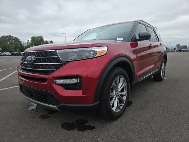 Used 2023 Ford Explorer XLT w/ Equipment Group 202A AWD/4WD image 2