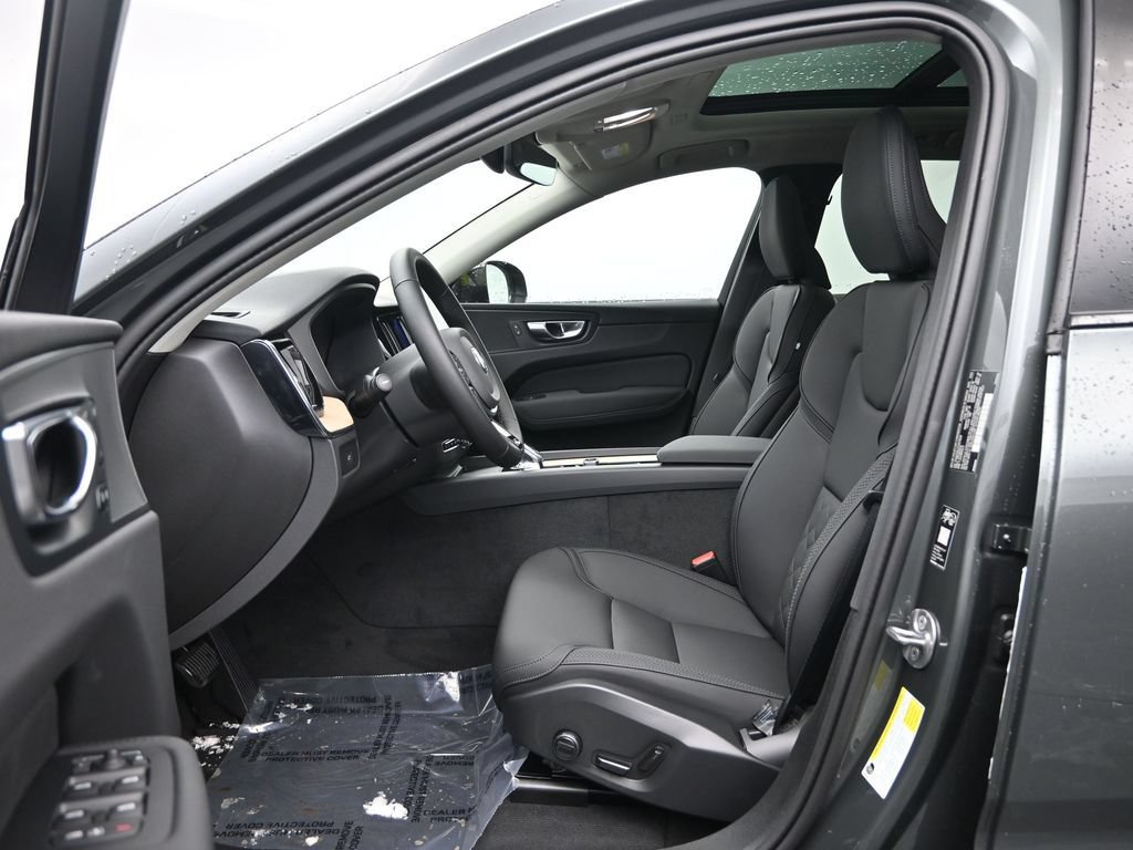 New 2026 Volvo XC60 B5 Core w/ Protection Package Premier AWD/4WD image 17