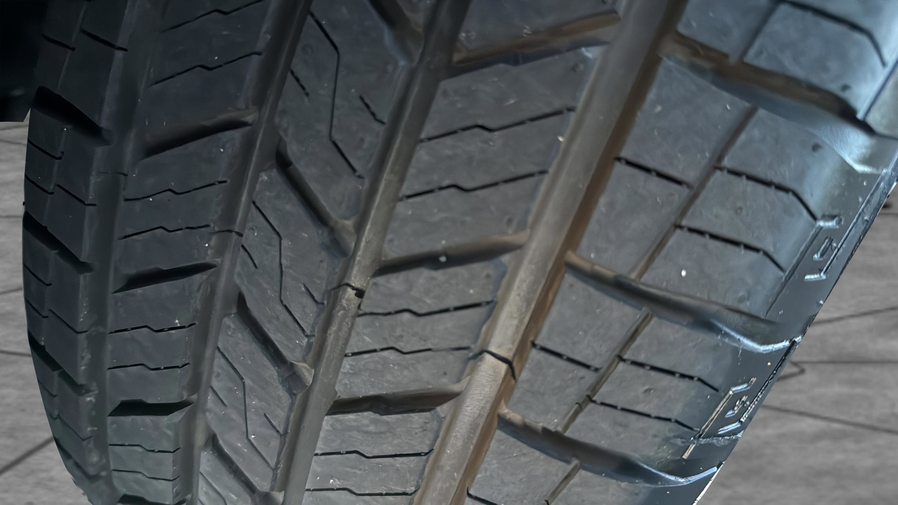 Used 2019 Toyota Highlander LE FWD image 40