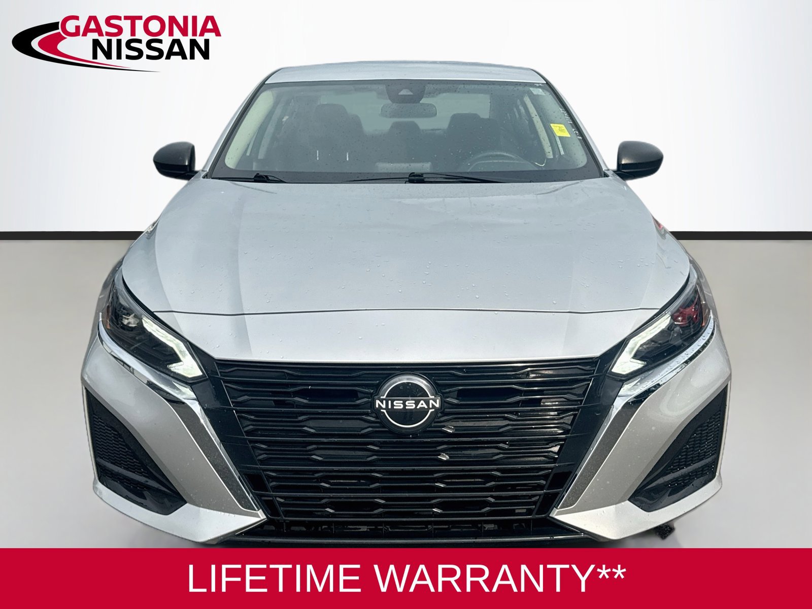 Used 2024 Nissan Altima 2.5 SV FWD image 2