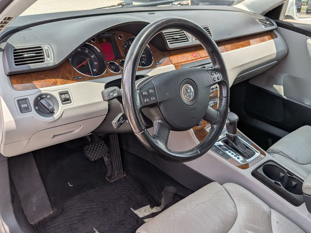 Used 2007 Volkswagen Passat 3.6 FWD image 32