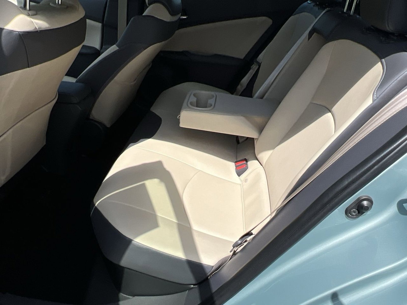 Used 2018 Toyota Prius Four w/ Advanced Technology Package FWD image 26