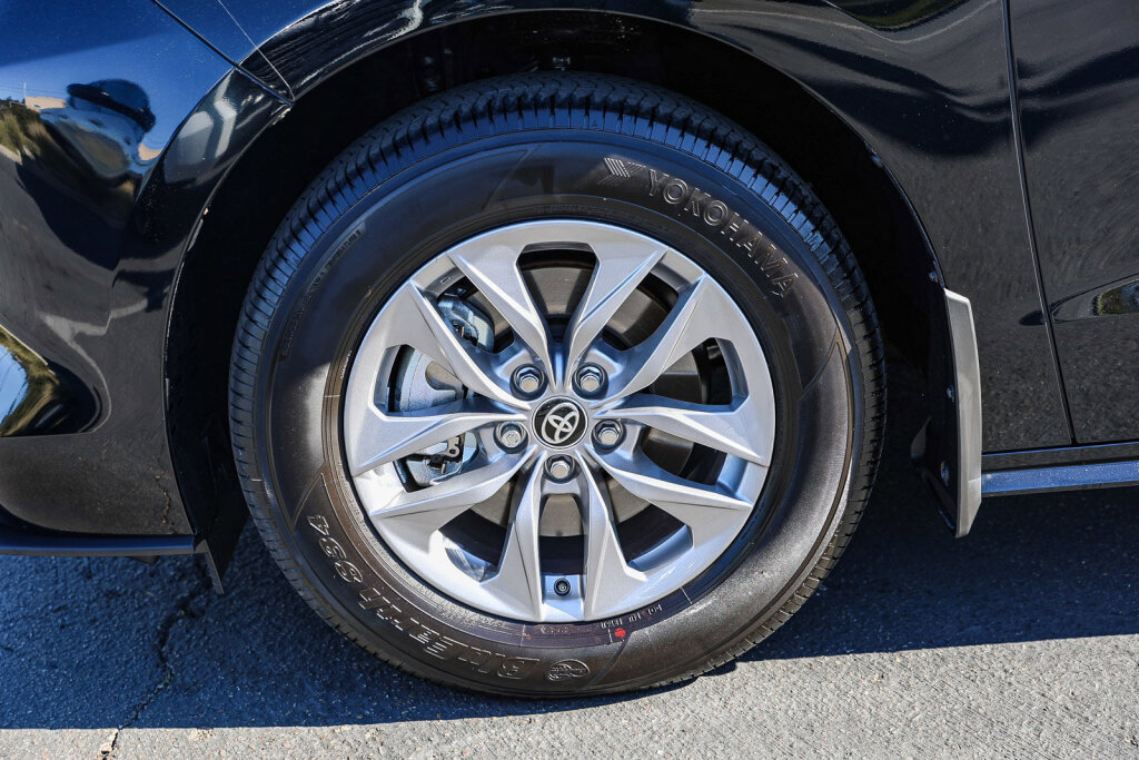 Certified 2026 Toyota Sienna LE image 32