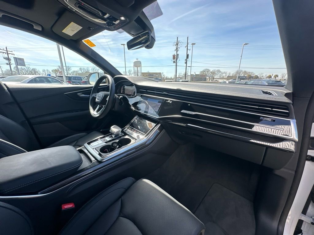 Certified 2025 Audi Q8 Prestige image 31