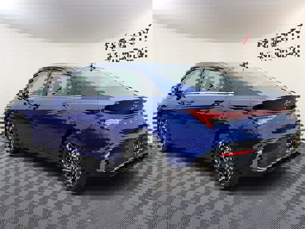 Used 2025 Hyundai Elantra Limited image 6