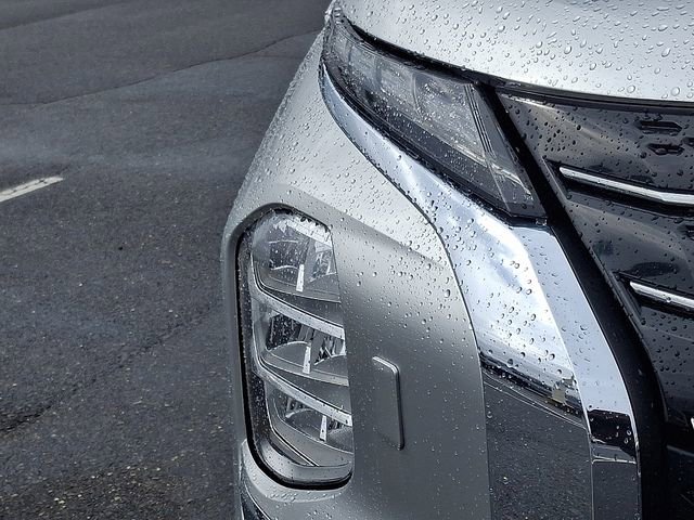Used 2022 Mitsubishi Outlander ES image 9