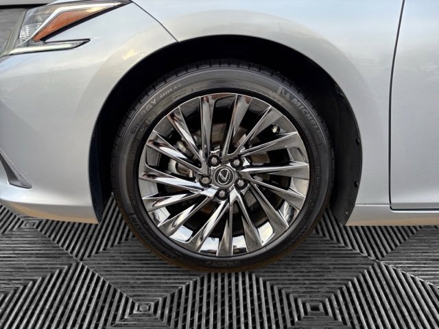 Used 2024 Lexus ES 300h w/ Accessory Package (Z2) FWD image 30