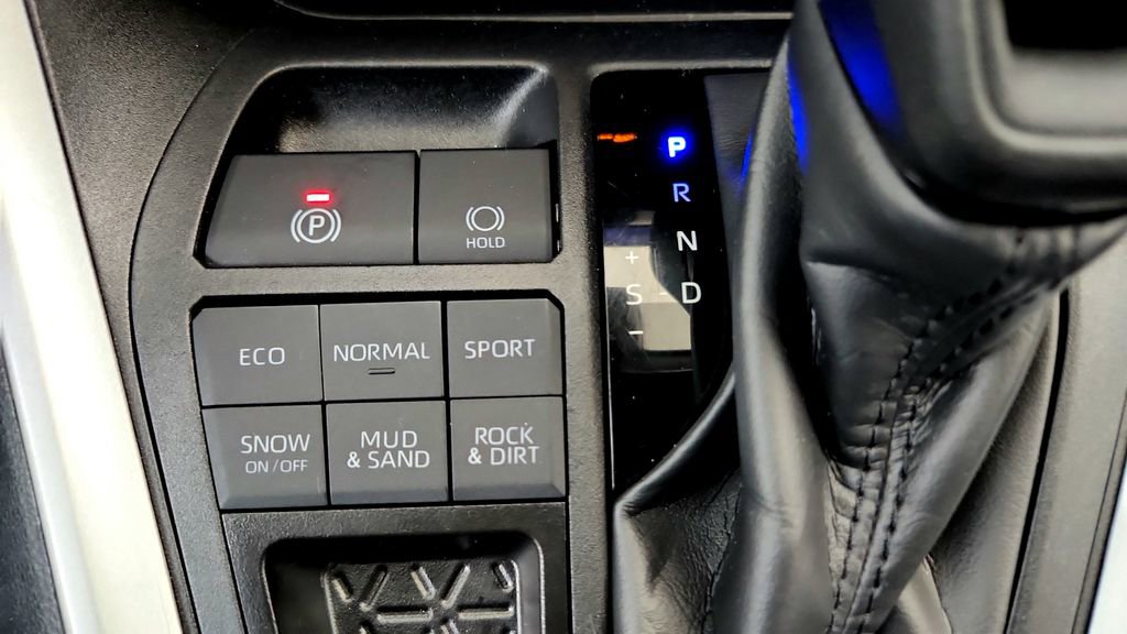 Certified 2025 Toyota RAV4 XLE AWD/4WD image 34