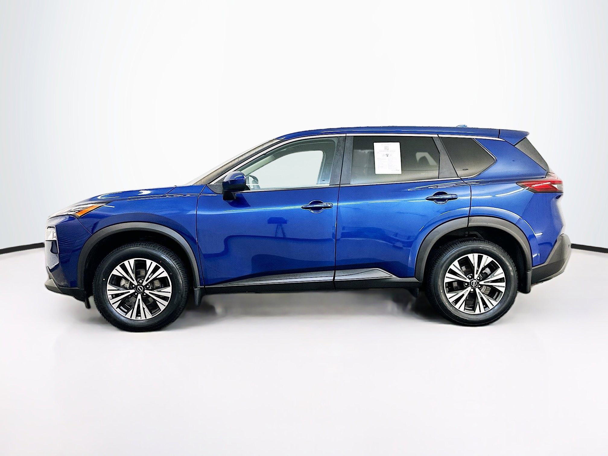 Used 2023 Nissan Rogue SV image 4