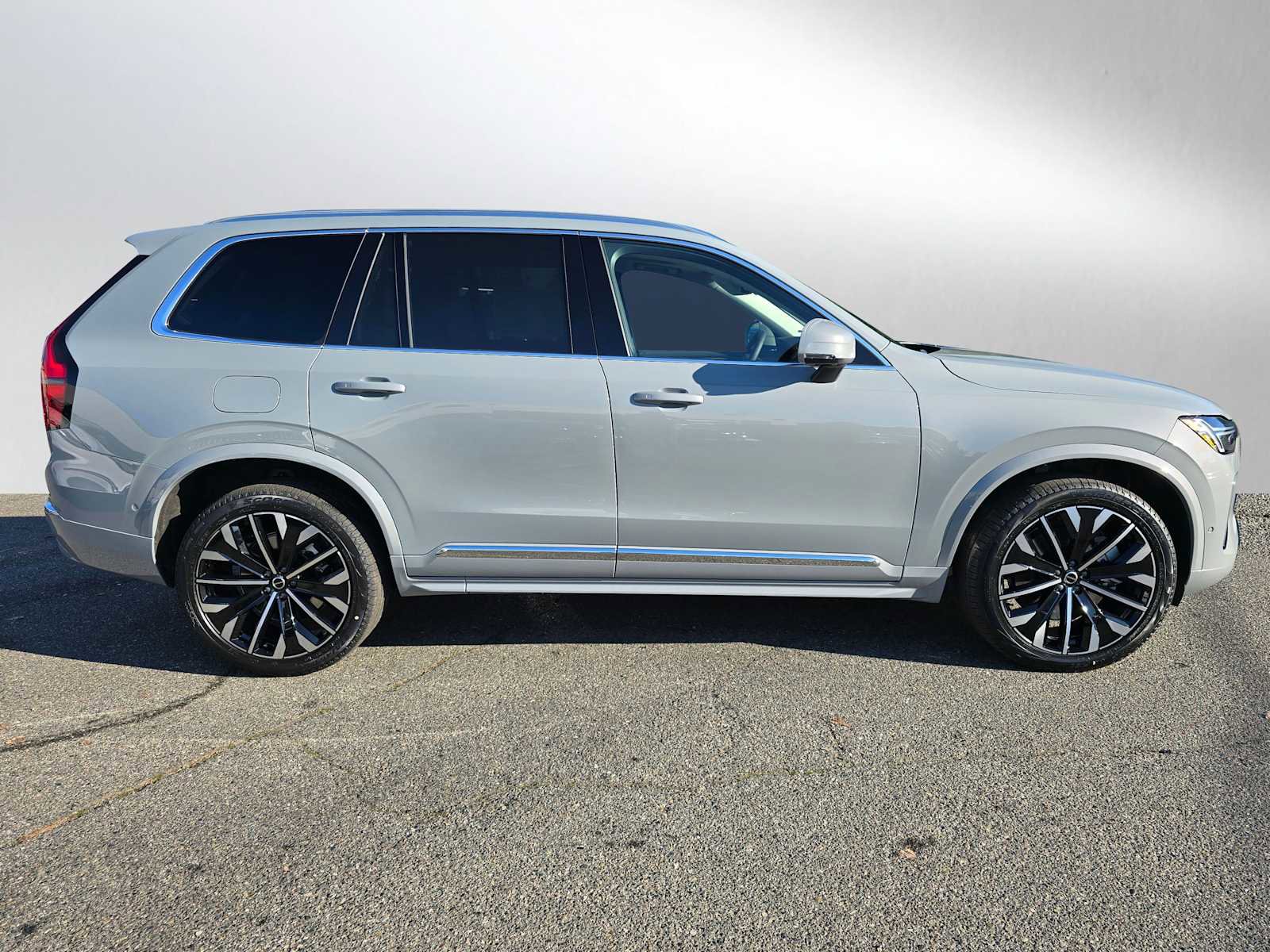 New 2026 Volvo XC90 T8 Plus w/ Protection Package Premier image 8