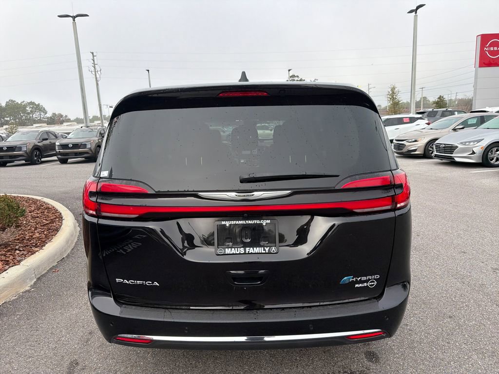 Used 2024 Chrysler Pacifica Select image 11