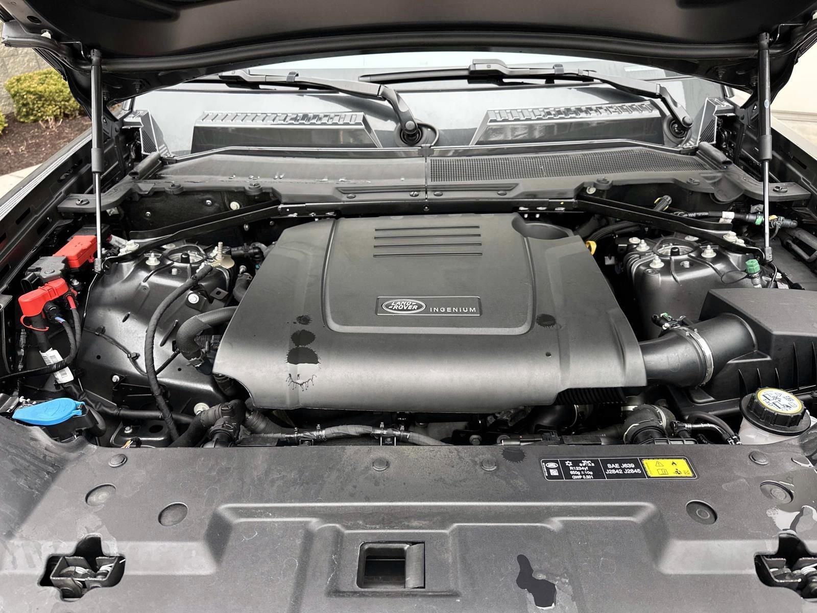 Used 2025 Land Rover Defender 110 S image 21