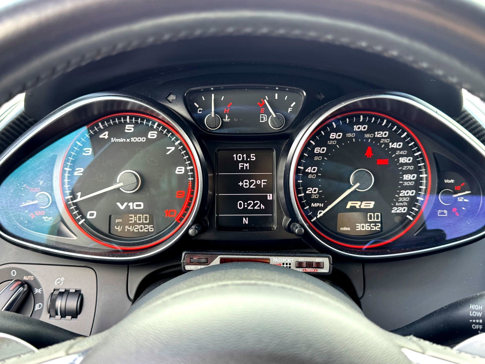 Used 2011 Audi R8 V10 w/ Enhanced Leather Pkg image 34