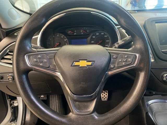 Used 2017 Chevrolet Malibu LT FWD image 13