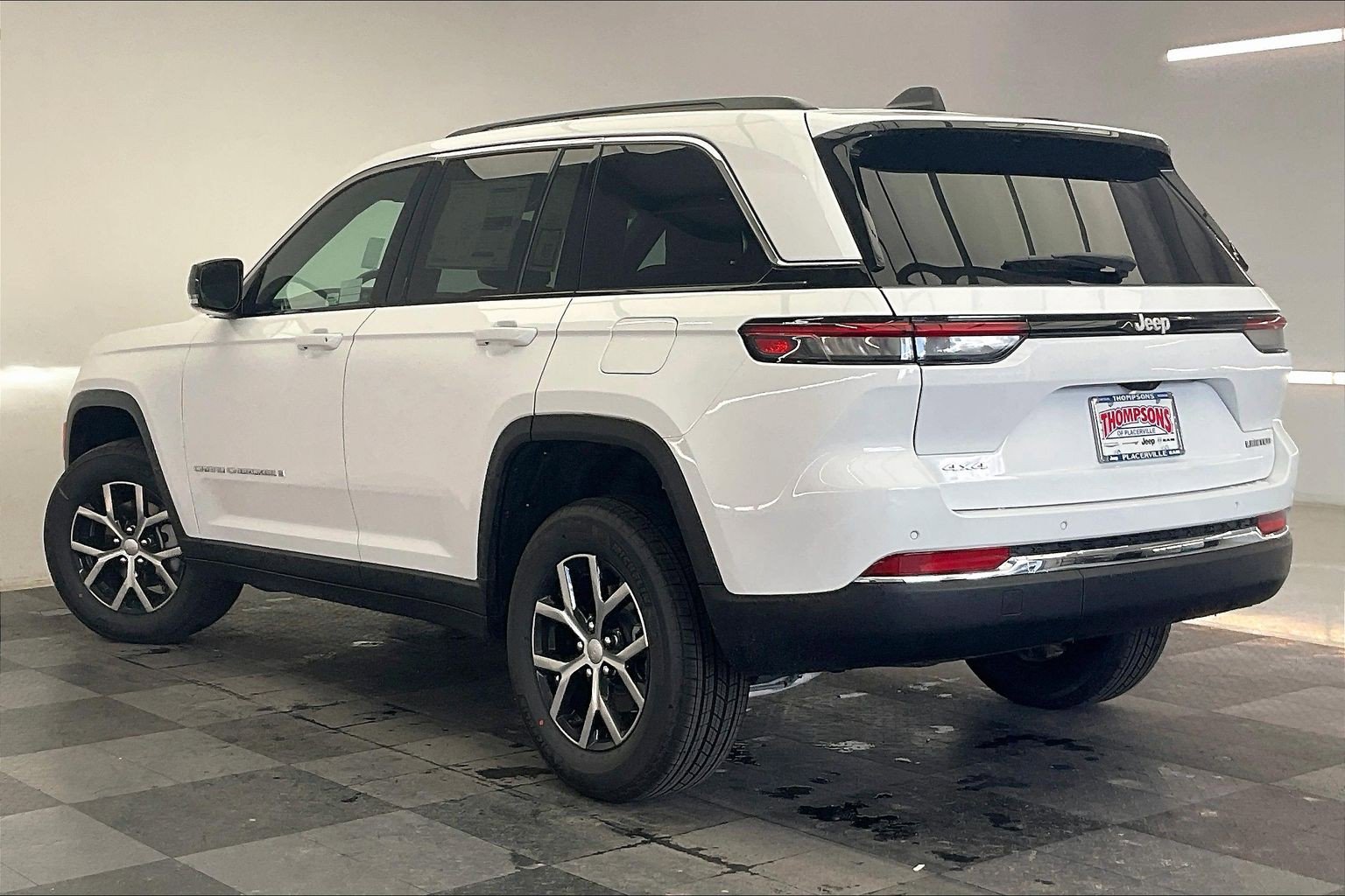 New 2025 Jeep Grand Cherokee Limited AWD/4WD image 2