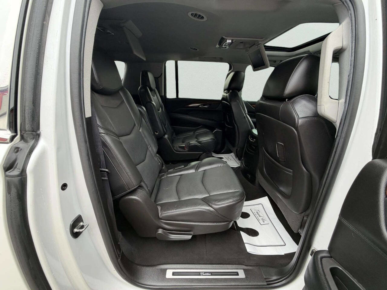 Used 2017 Cadillac Escalade ESV Luxury image 29