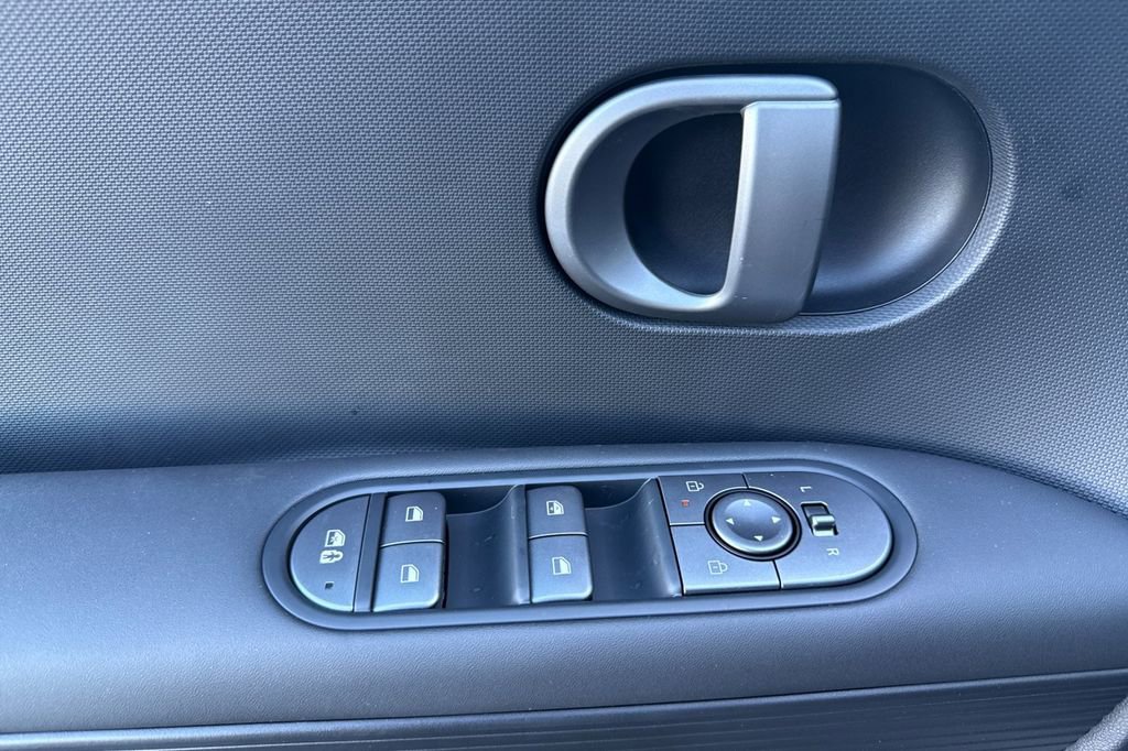 New 2026 Hyundai Ioniq 5 SE image 8