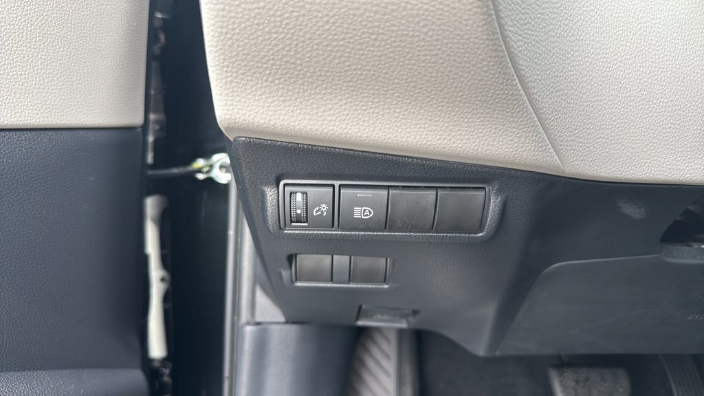 Used 2024 Toyota Corolla Cross L FWD image 32